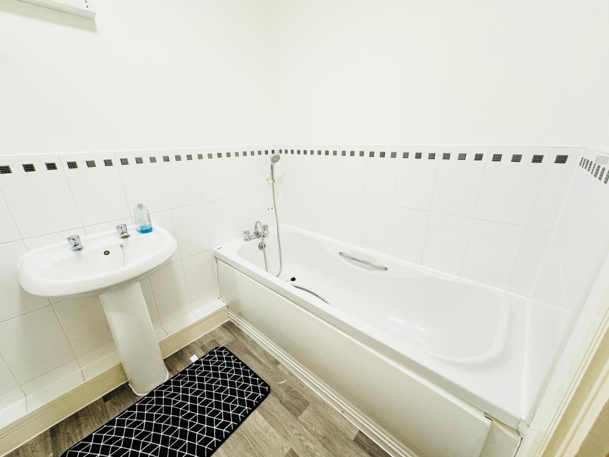 Apartment Spacious 2-bedroom Haven With Modern Amenities In Bradley Stoke