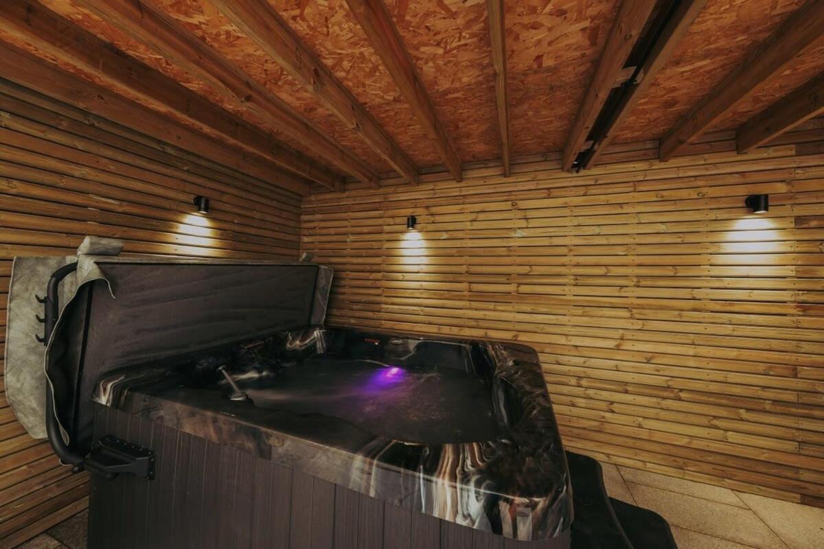 Apartment Clifton 32 - Garden Flat With Hot Tub - Hopewell *