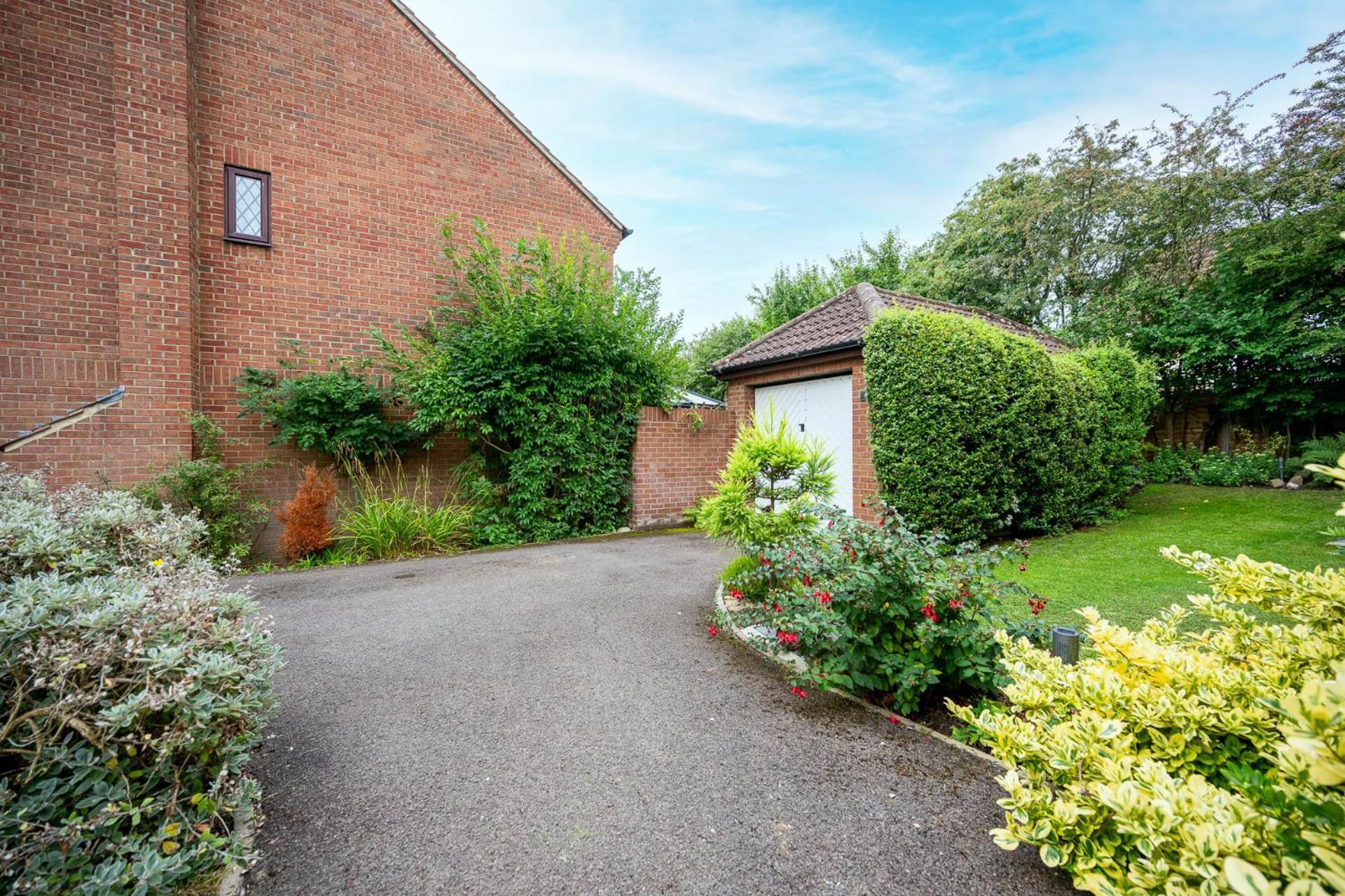 Splendid House Great Location To Wave Surf & South West Water Park - Super Garden By Staystaycations Holiday home