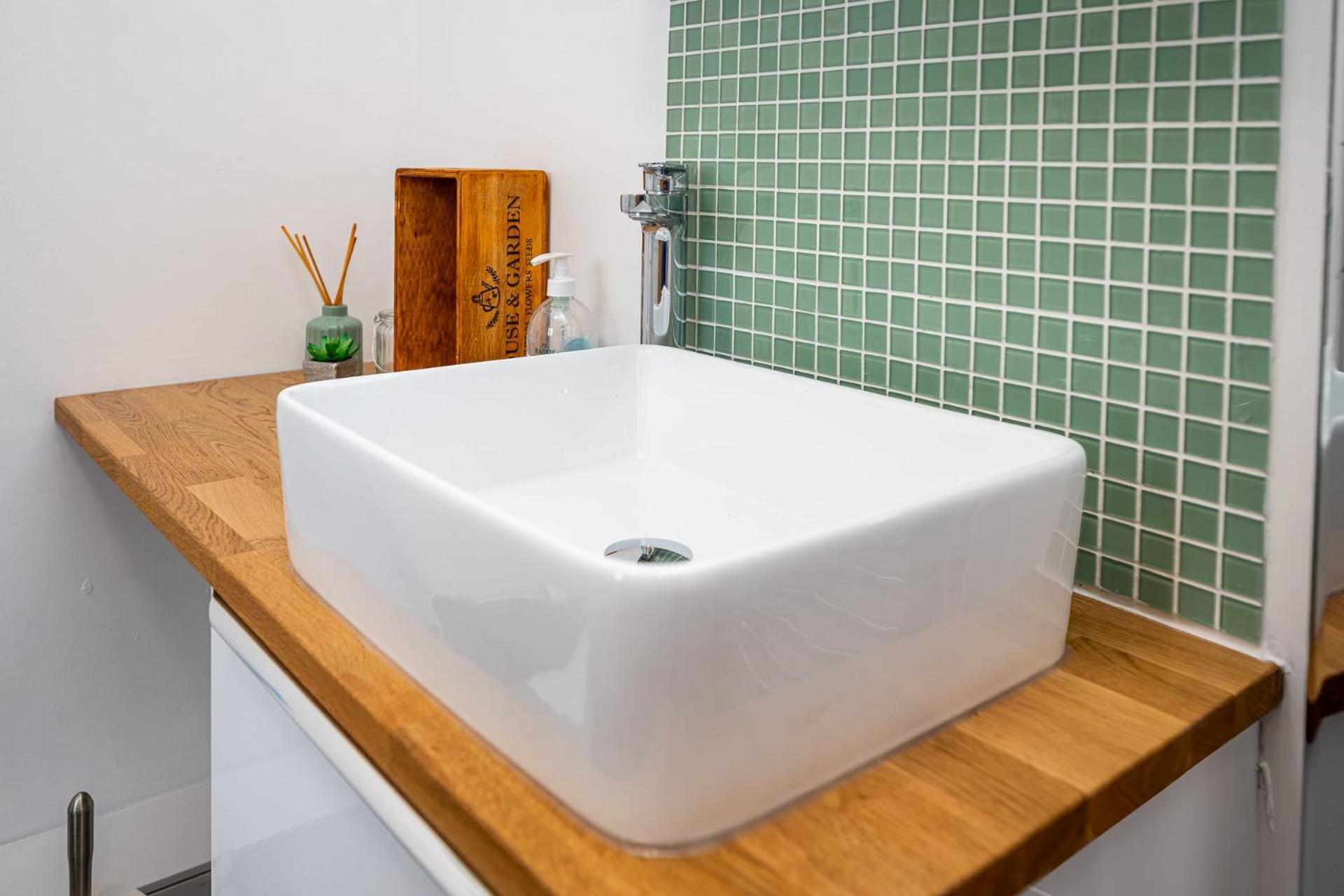 Splendid House Great Location To Wave Surf & South West Water Park - Super Garden By Staystaycations Holiday home *