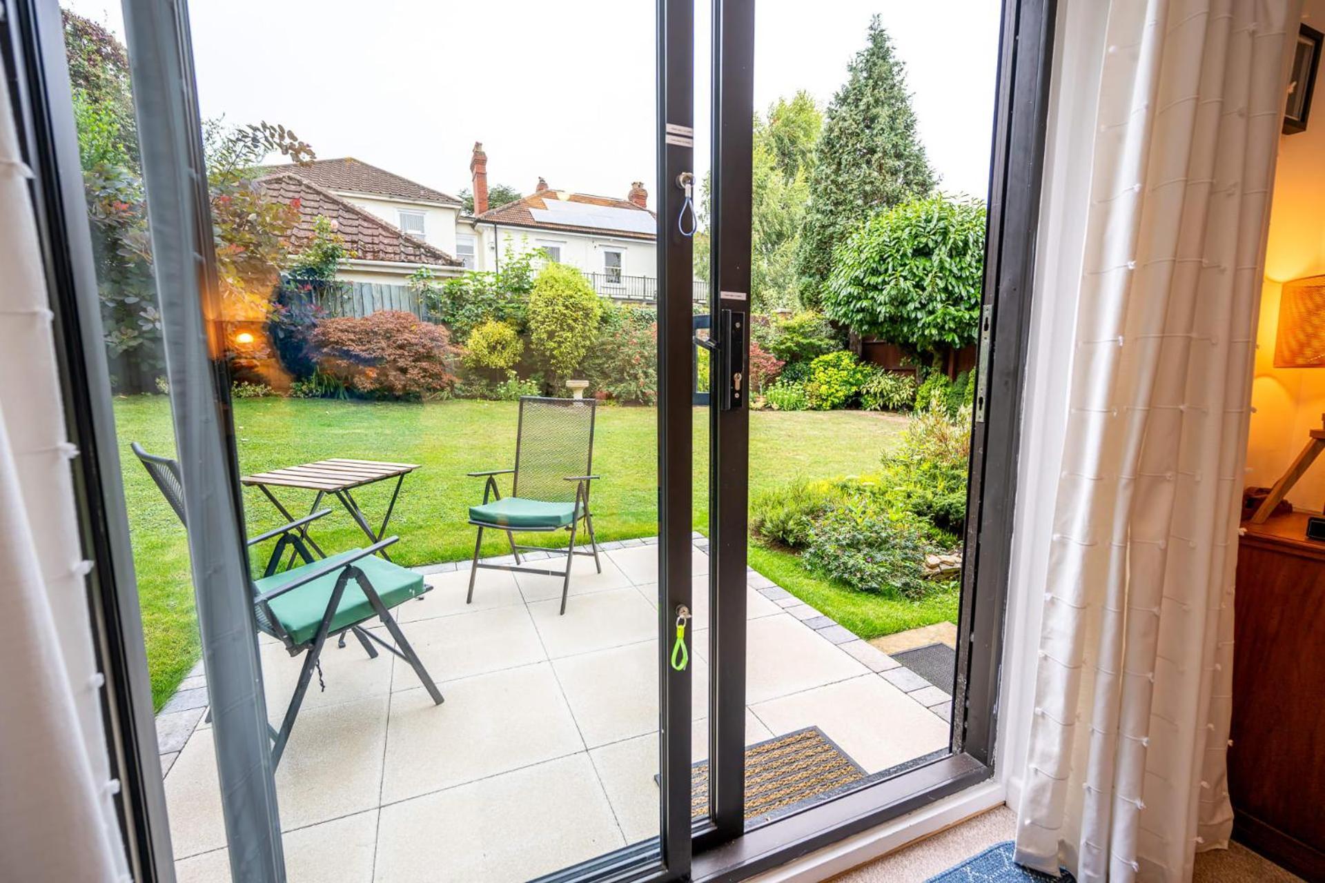Splendid House Great Location To Wave Surf & South West Water Park - Super Garden By Staystaycations Bristol