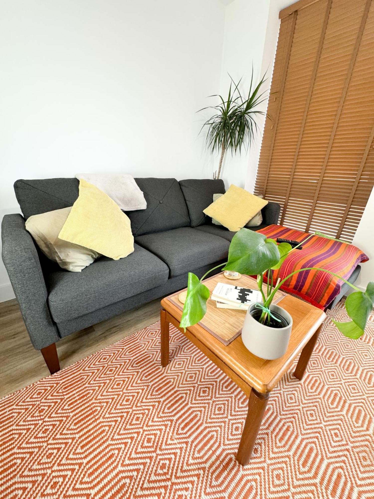 Stokes Croft - Whole - Centre - Serviced Bs1 *