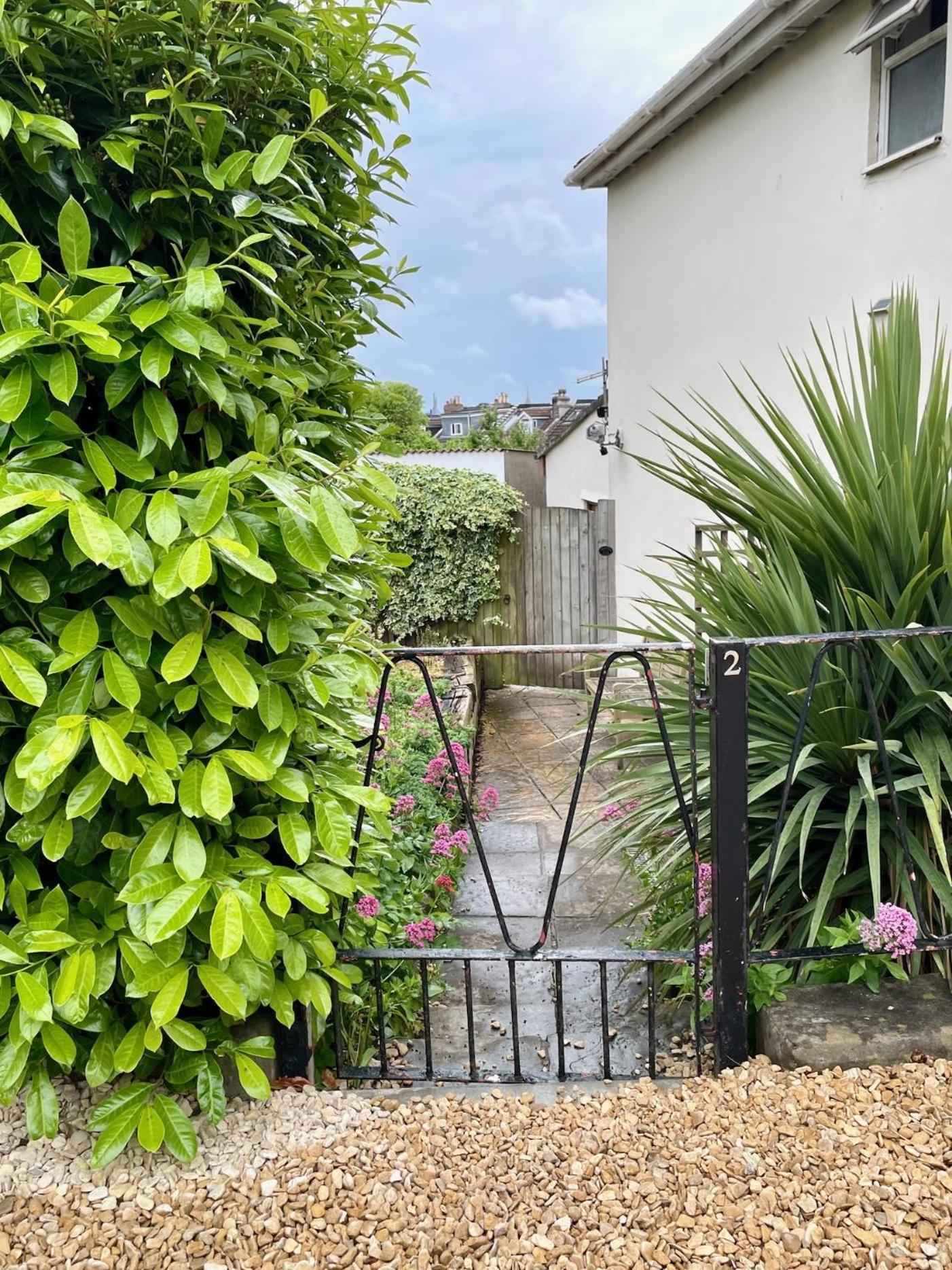 Redland Retreat, Cosy Garden For 2 *