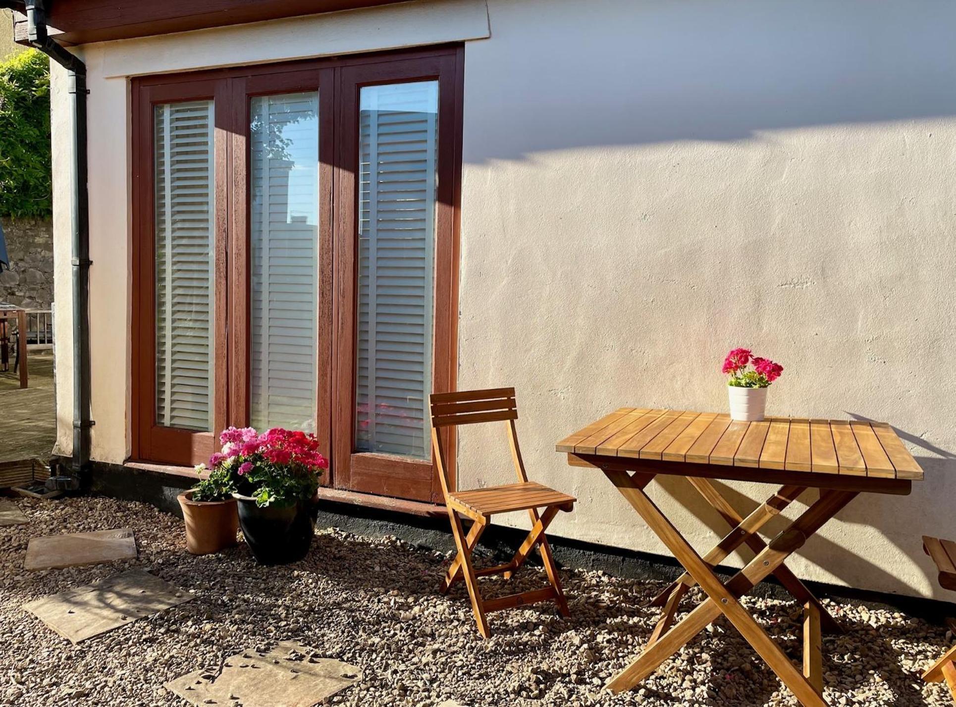 Redland Retreat, Cosy Garden For 2