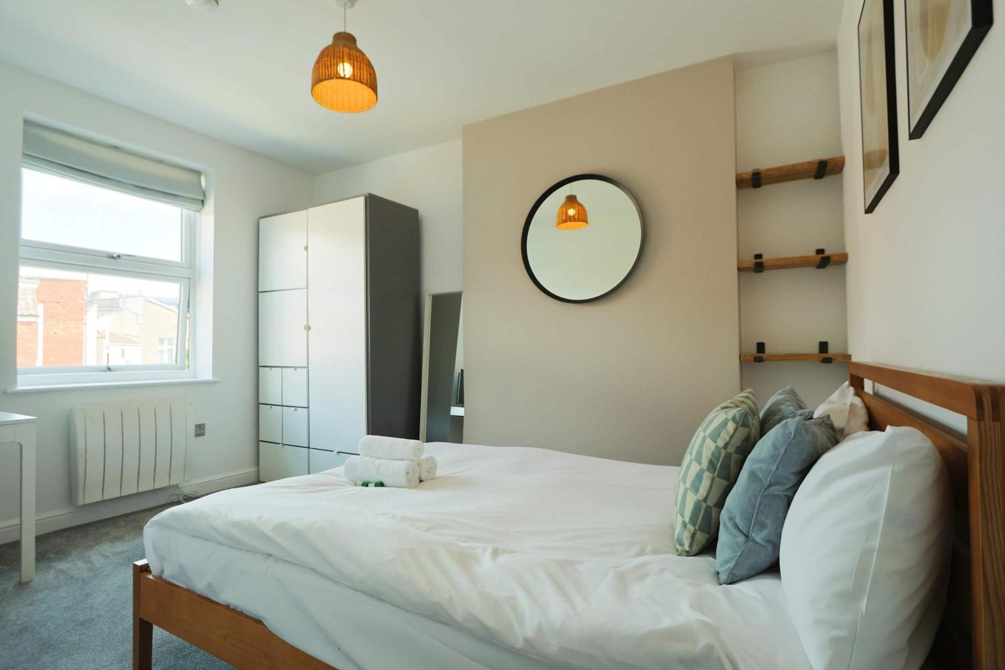 Cosy Two Bedroom Flat In The Poet Mews Bristol