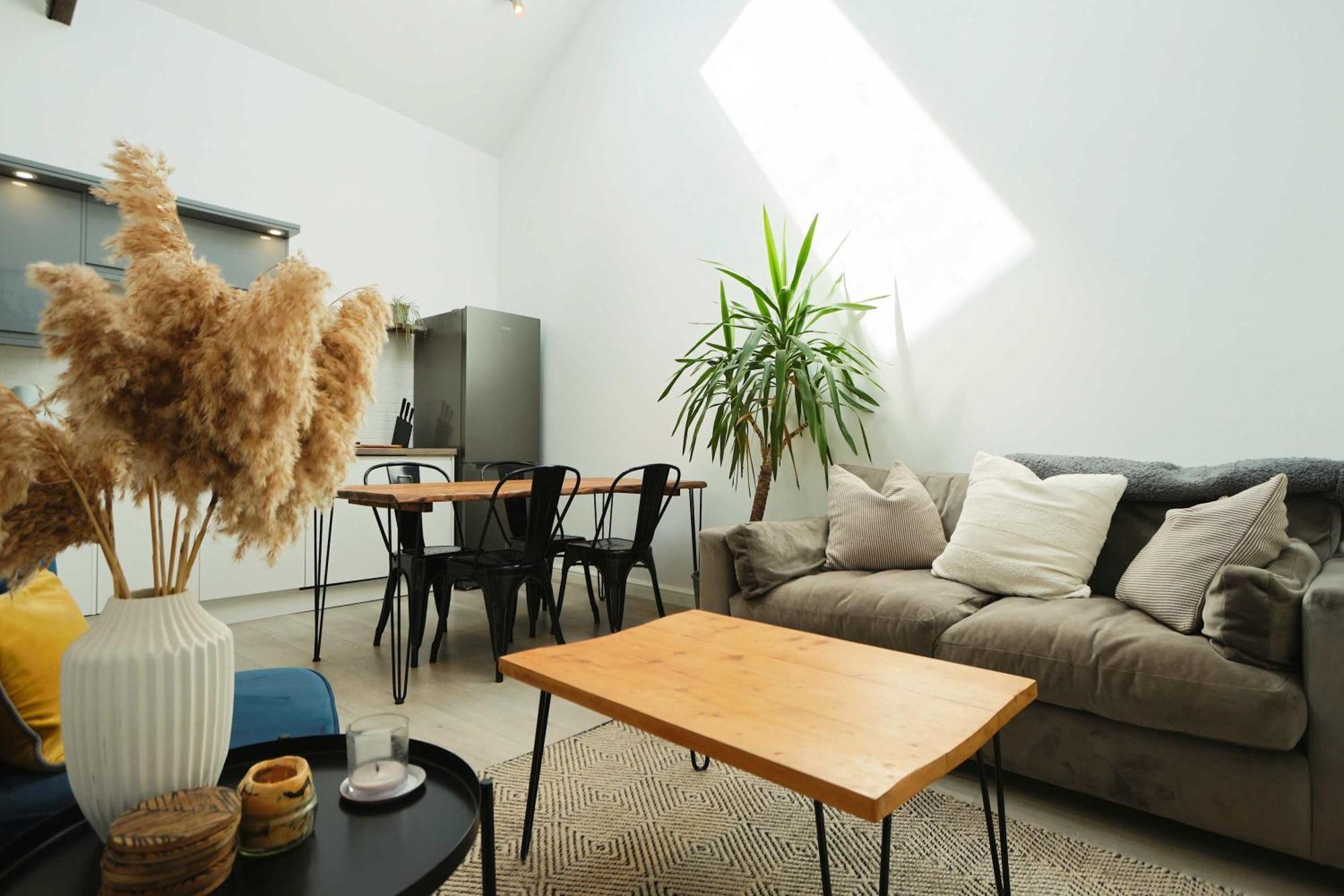 Cosy Two Bedroom Flat In The Poet Mews Bristol