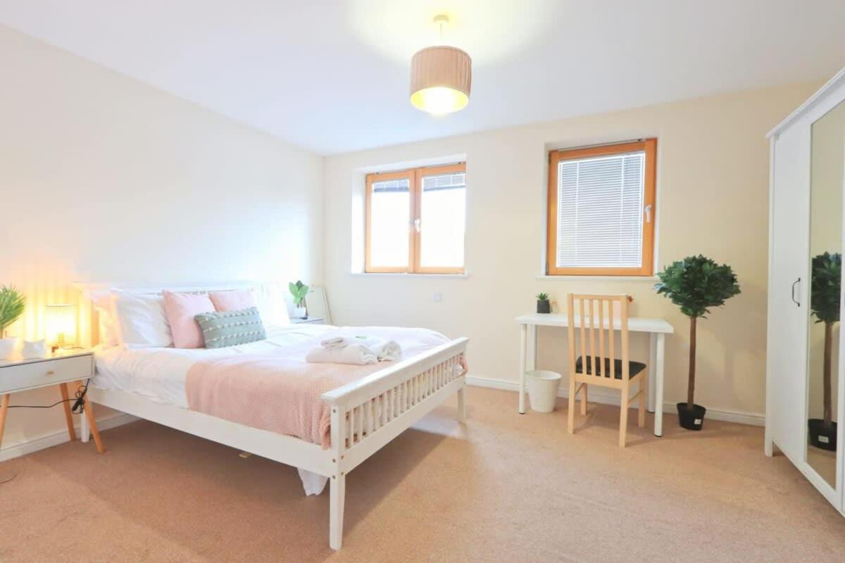 Amazing 2 Bed Townhouse Walking Distance From Temple Meads *