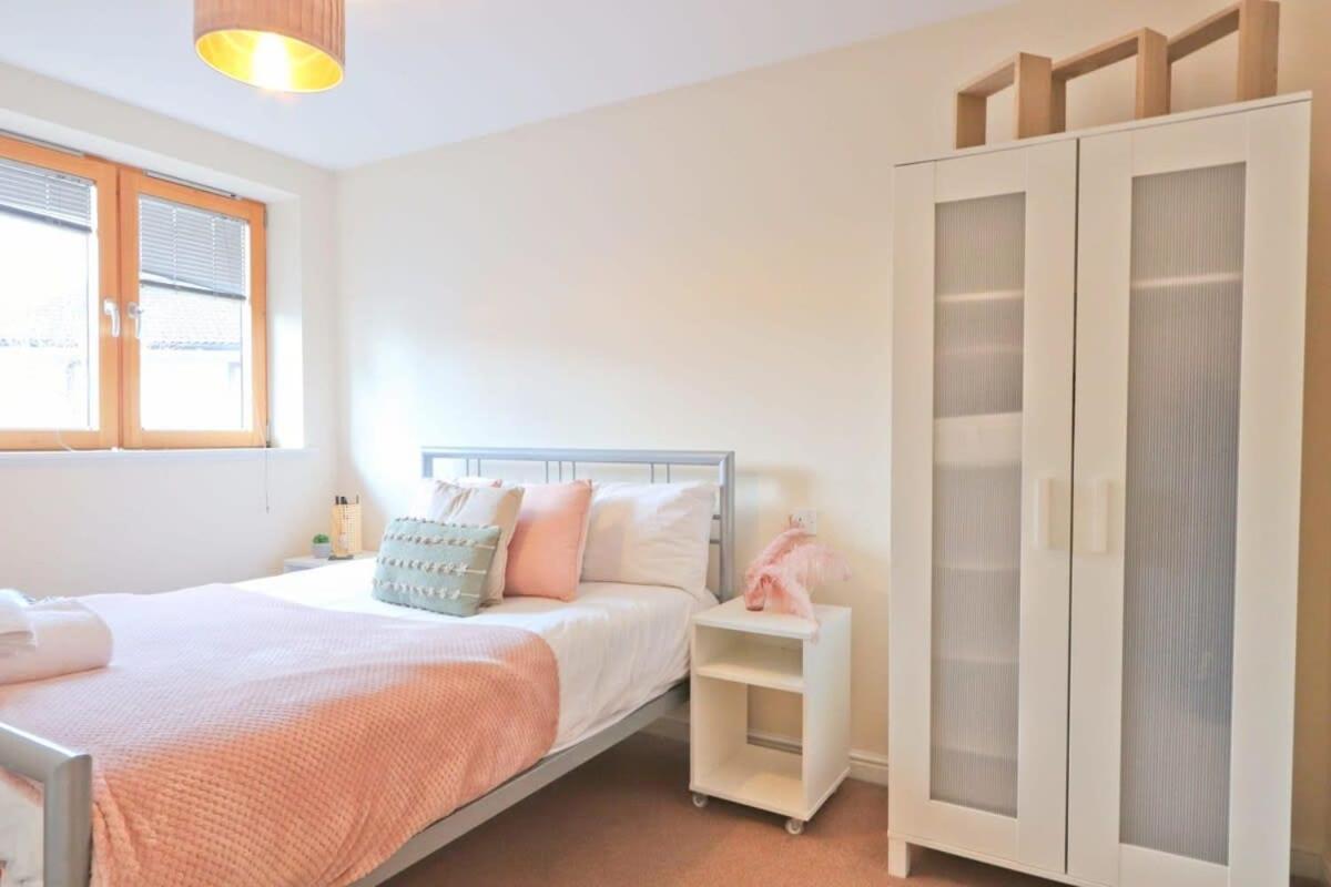 Holiday home Amazing 2 Bed Townhouse Walking Distance From Temple Meads Bristol