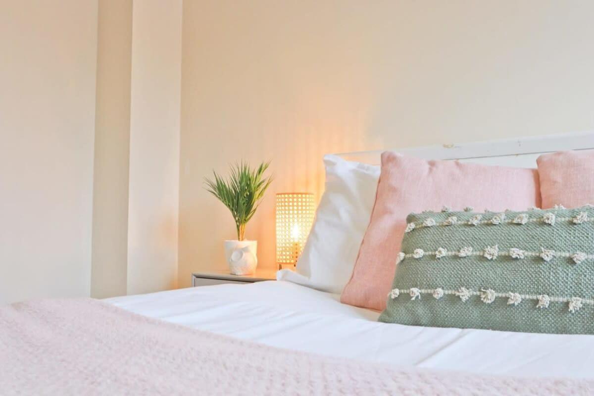Amazing 2 Bed Townhouse Walking Distance From Temple Meads