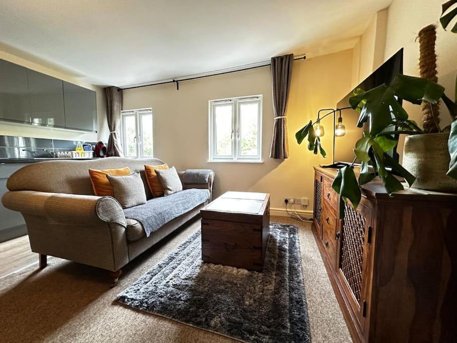 Airy Two-bed Apartment *
