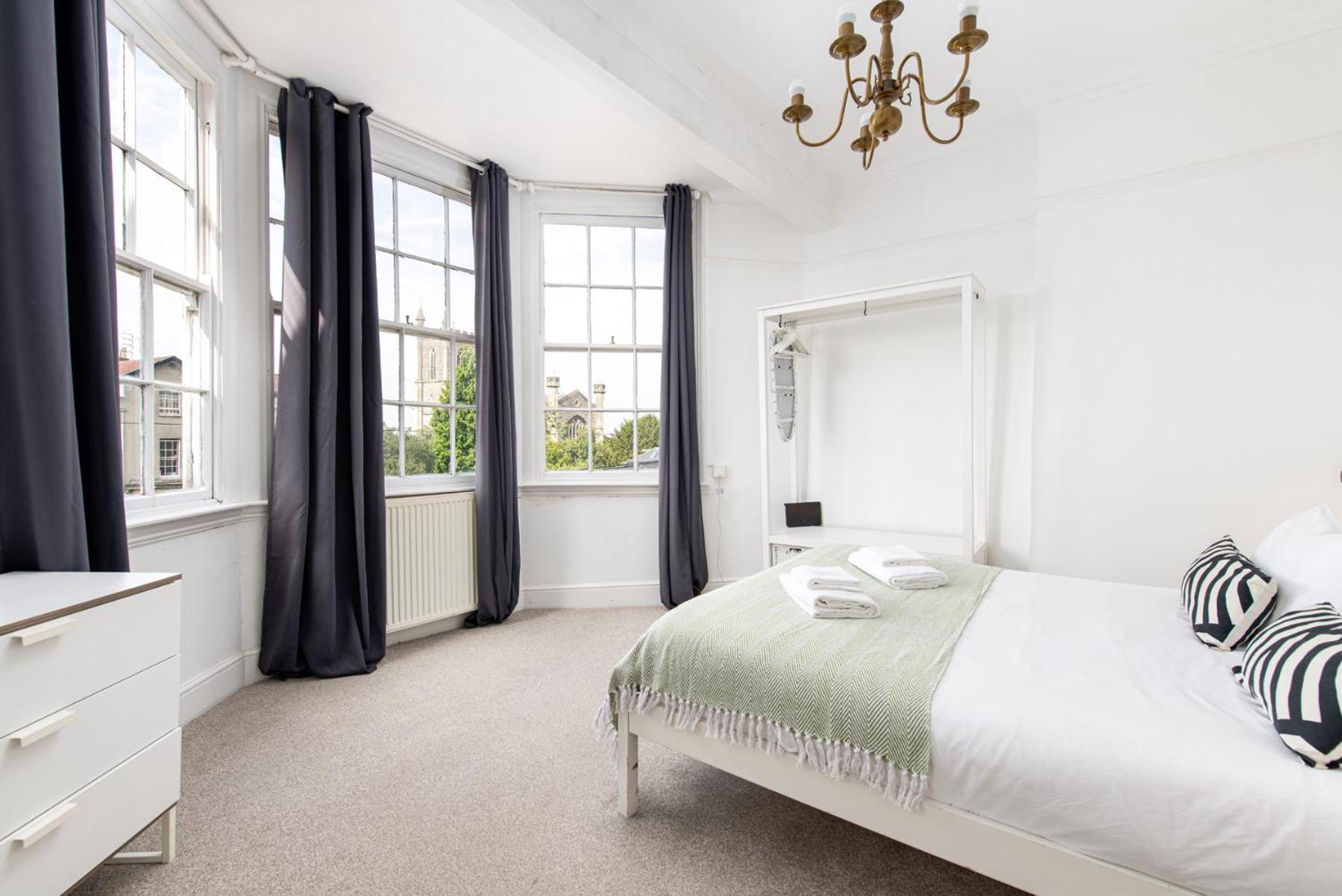 Flat-2bed-free Parking-by Fabaccommodation Apartment Bristol