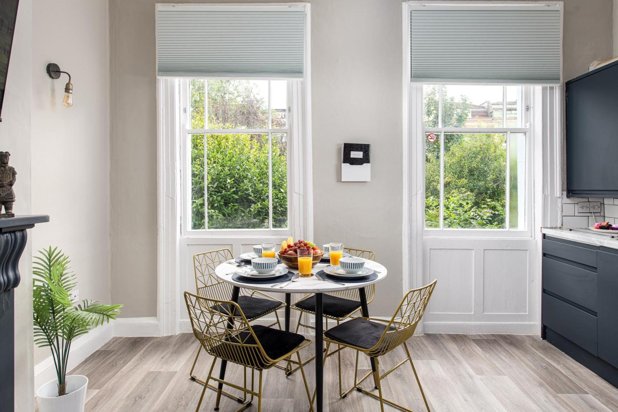 Flat-2bed-free Parking-by Fabaccommodation Apartment Bristol