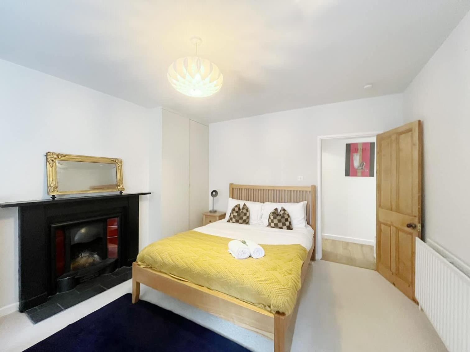 Unique & Homely With Own Access Holiday home Bristol