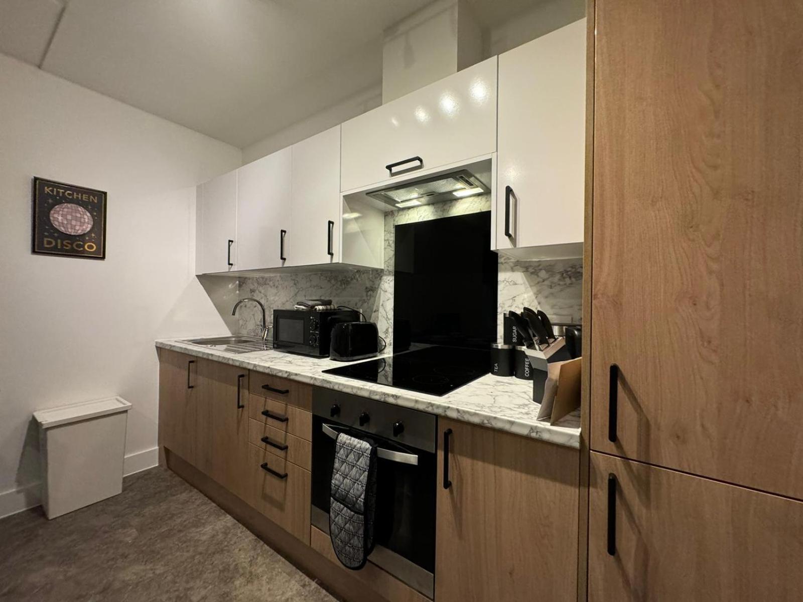 Stylish 3-bedroom Apartment *