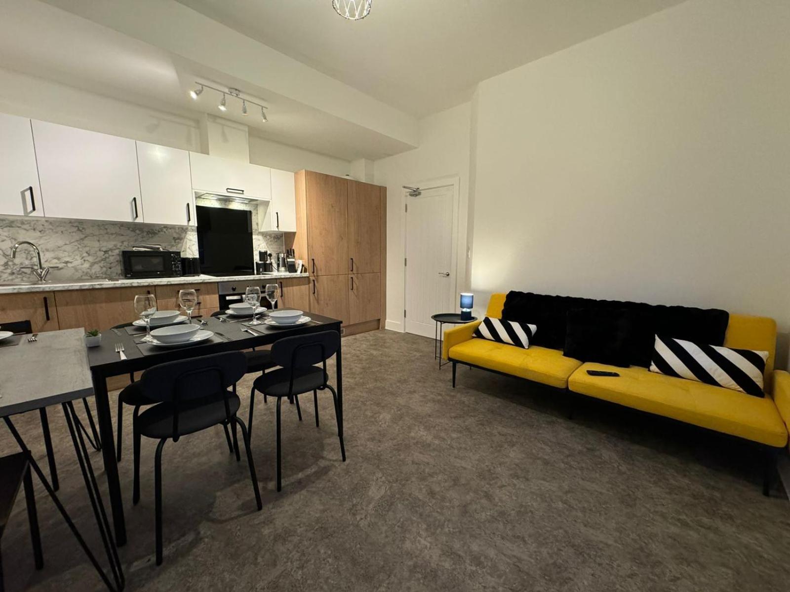 Stylish 3-bedroom Apartment *
