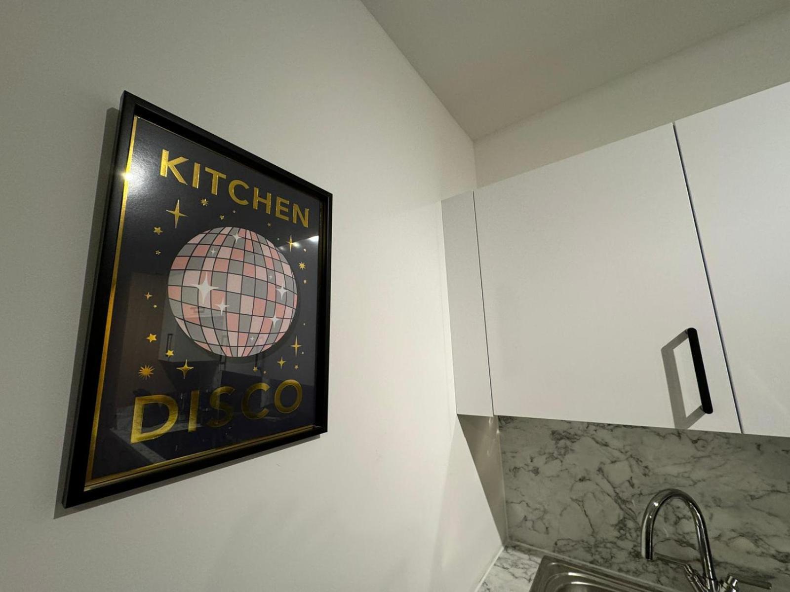 Stylish 3-bedroom Apartment *