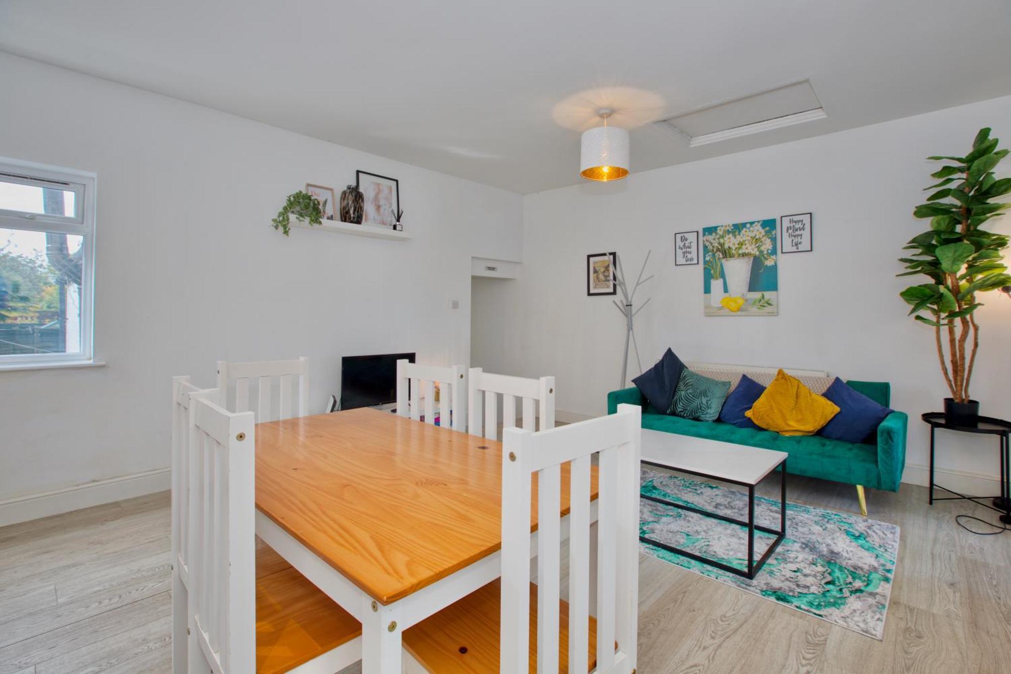 Modern Centre Retreat By Hinkley Homes *