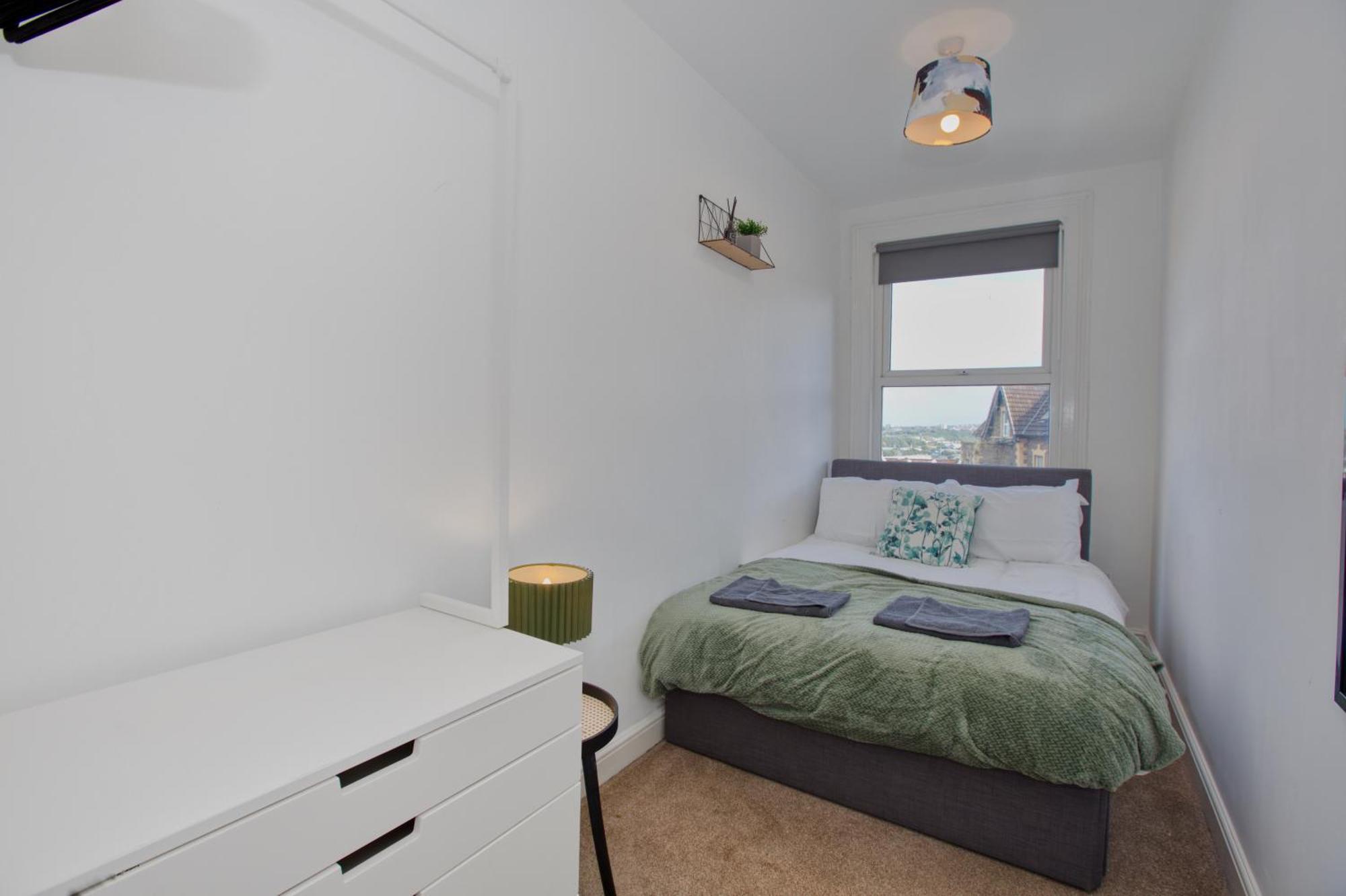 Modern Centre Retreat By Hinkley Homes Bristol