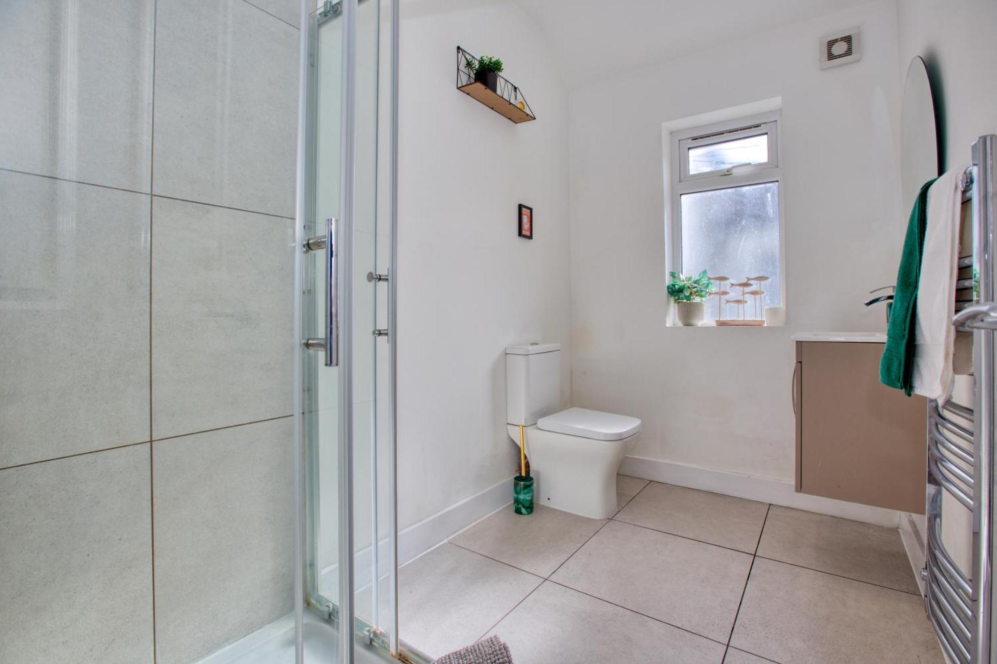Modern Centre Retreat By Hinkley Homes Bristol
