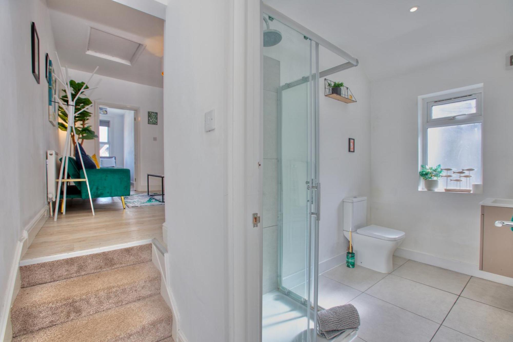 Modern Centre Retreat By Hinkley Homes *