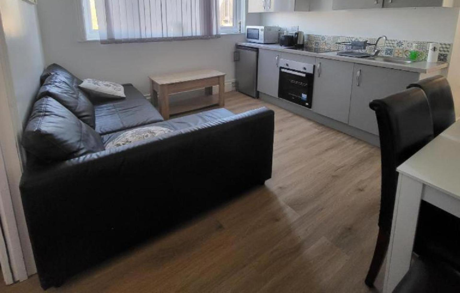 Escape, 2 Bedrooms * Bristol