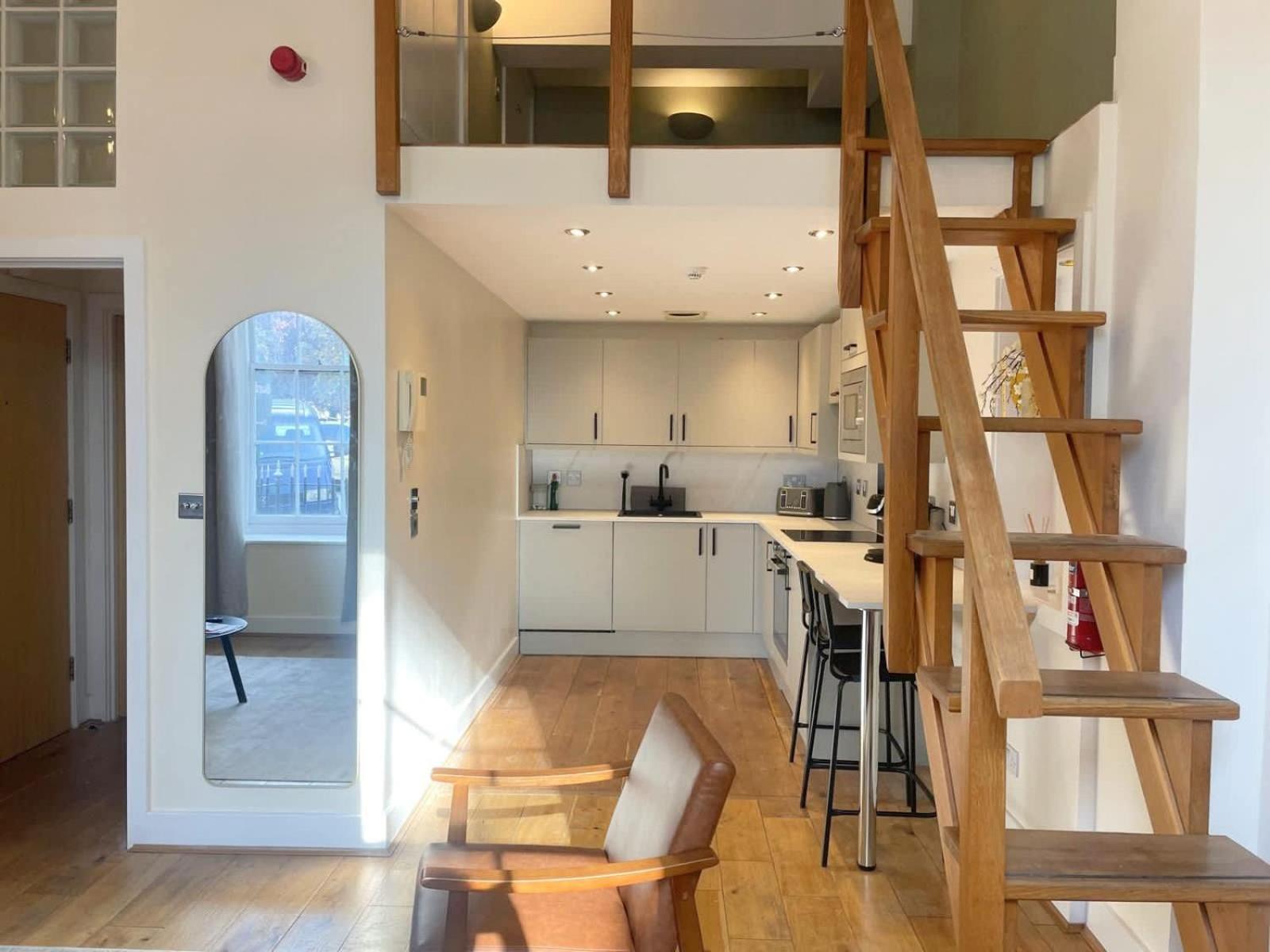 One Bed Maisonette In Centre Portland Square *
