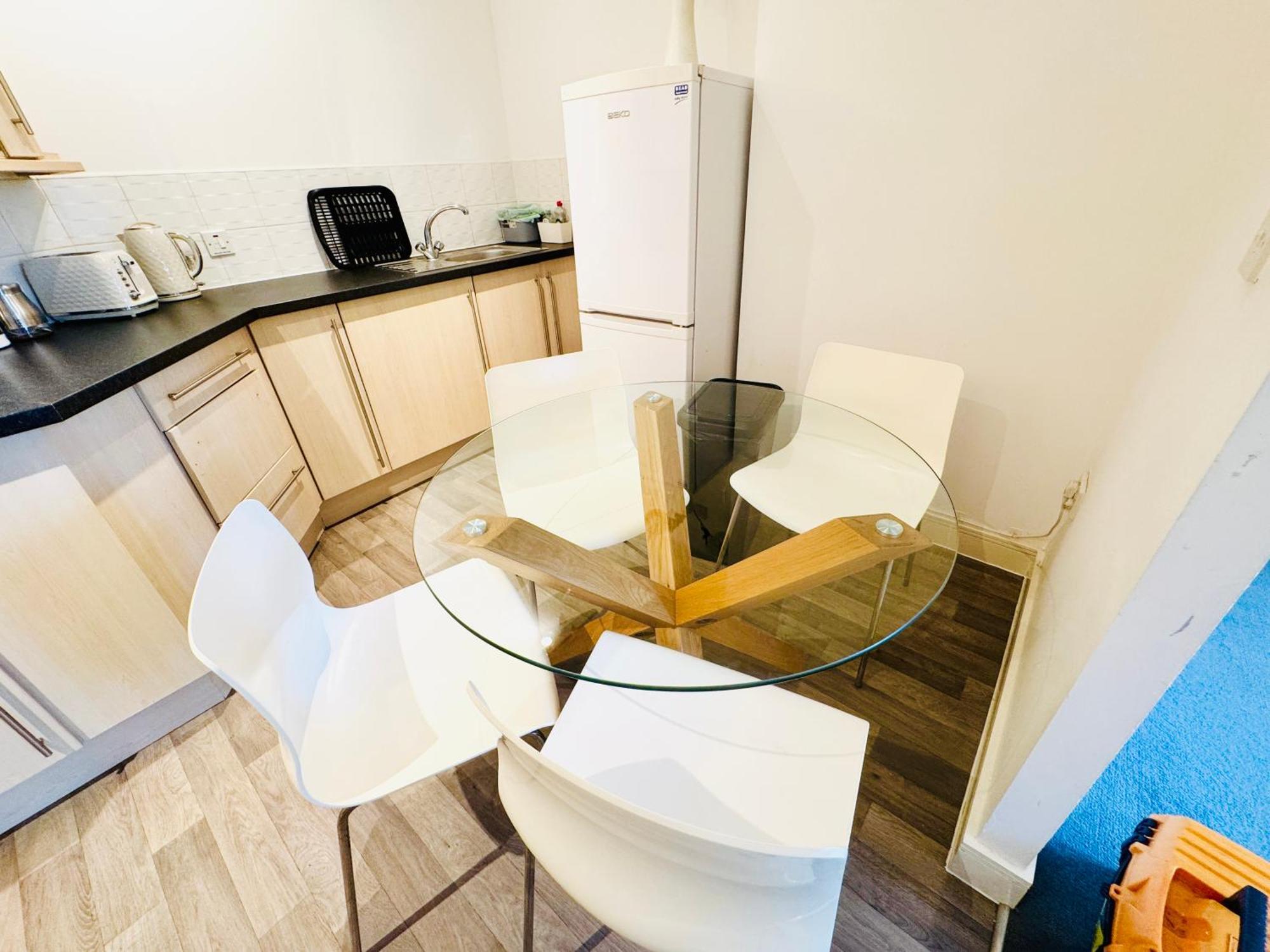 Spacious 2-bedroom Haven With Modern Amenities In Bradley Stoke Apartment *