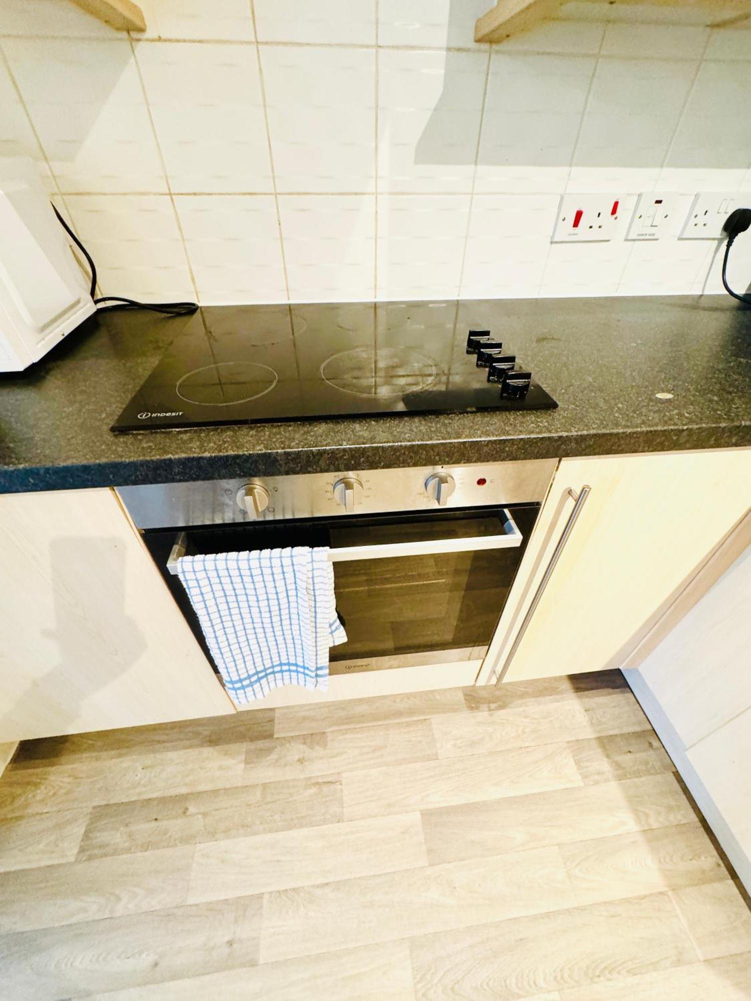 Spacious 2-bedroom Haven With Modern Amenities In Bradley Stoke * Bristol