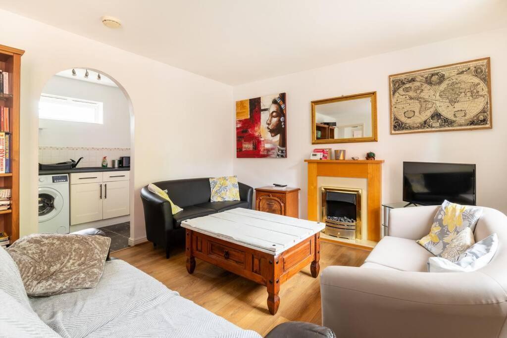 Charming Cosy Coach House In Fishponds