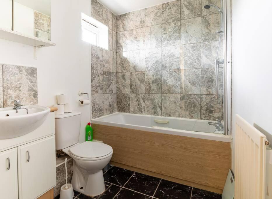 Charming Cosy Coach House In Fishponds * Bristol