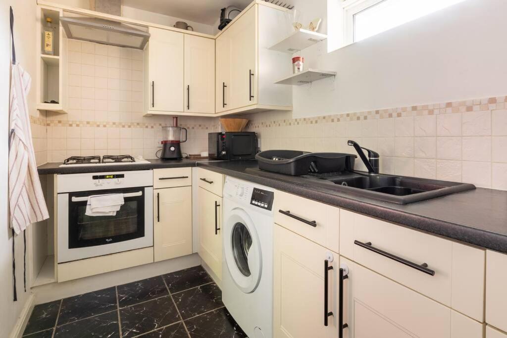 Charming Cosy Coach House In Fishponds Apartment Bristol