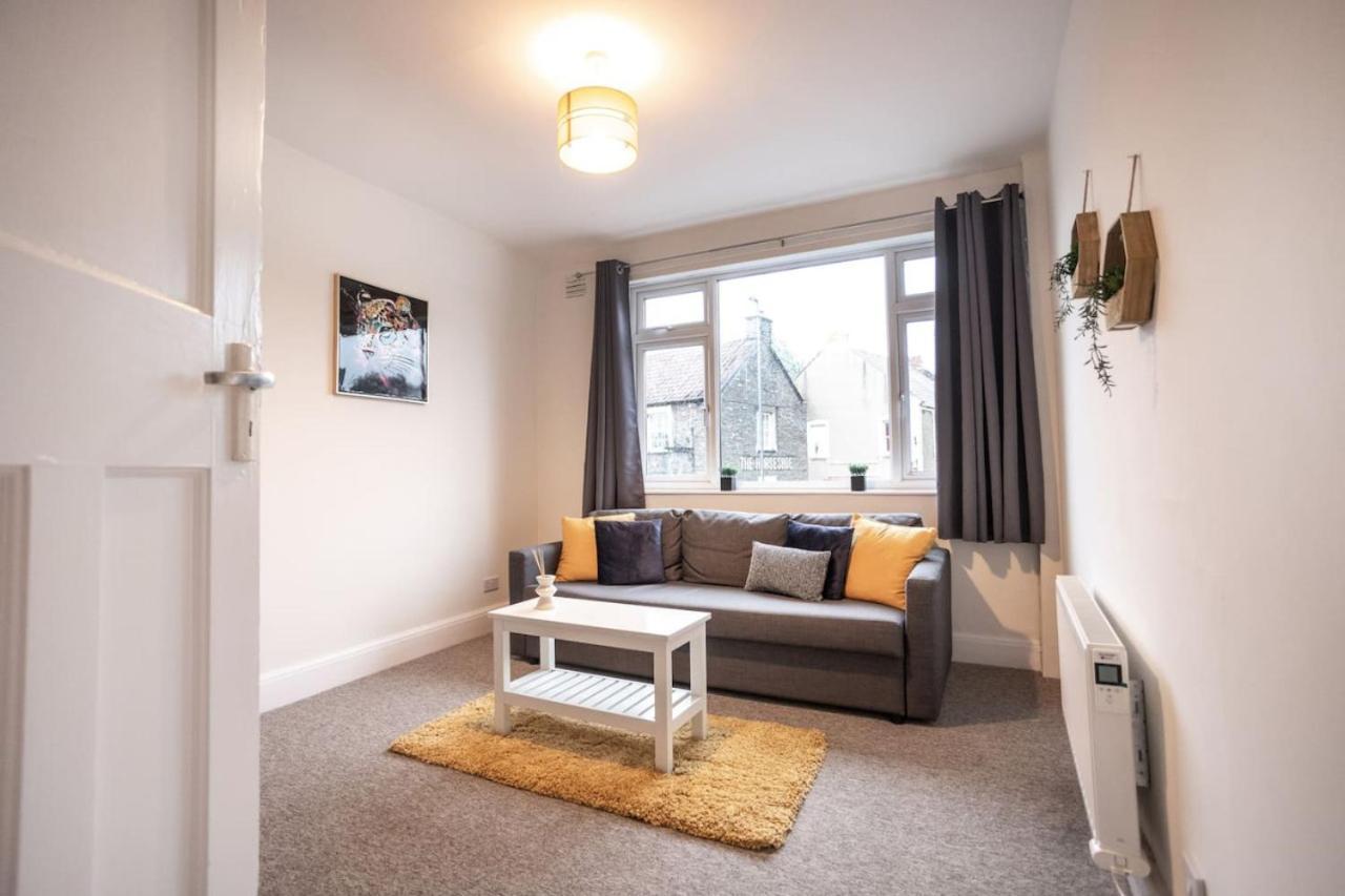 Downend Rd Contractors Long By Shortstayuk * Bristol