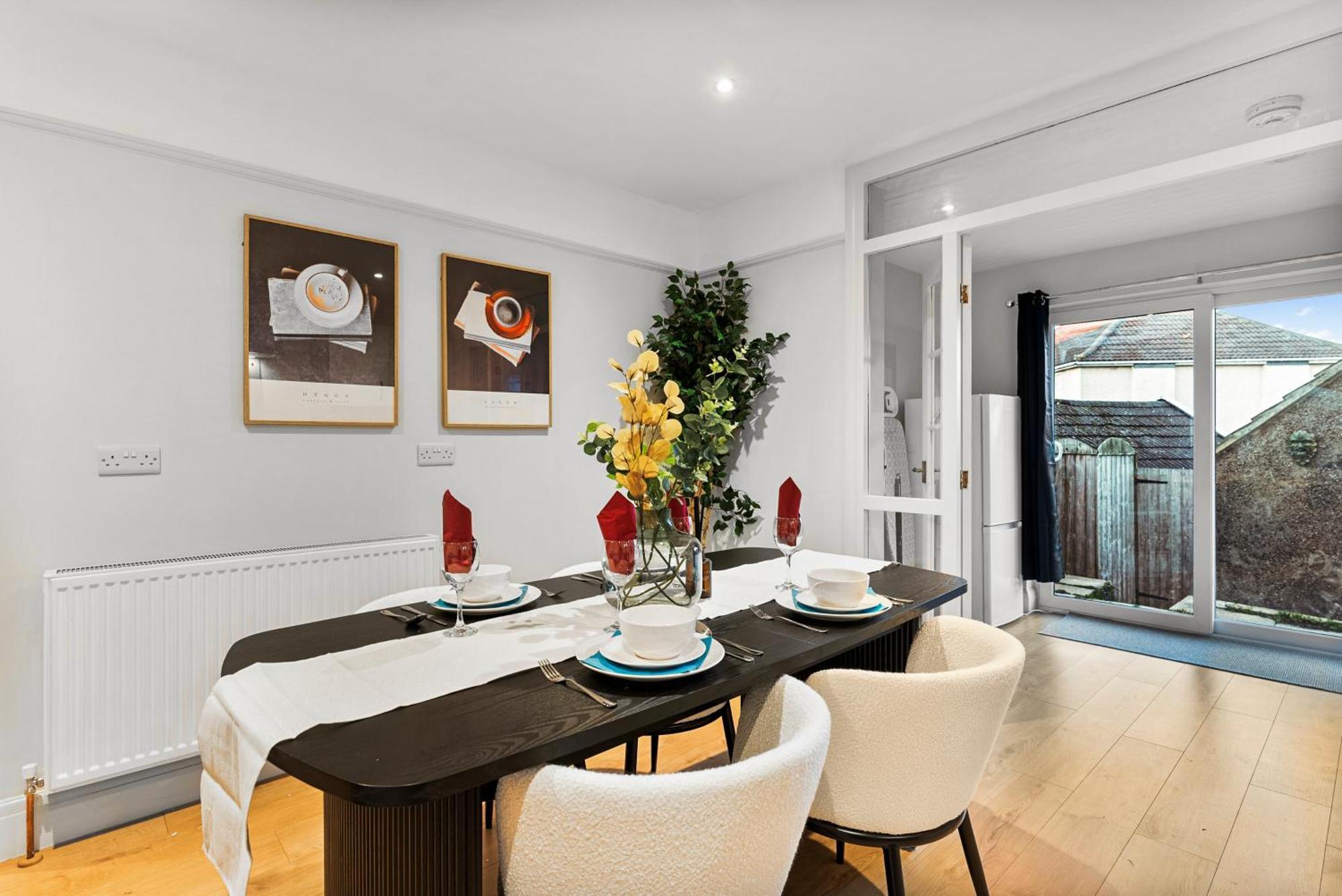 Holiday home Stylish Boutique Abode - Garden - Sleeps 11 Bristol
