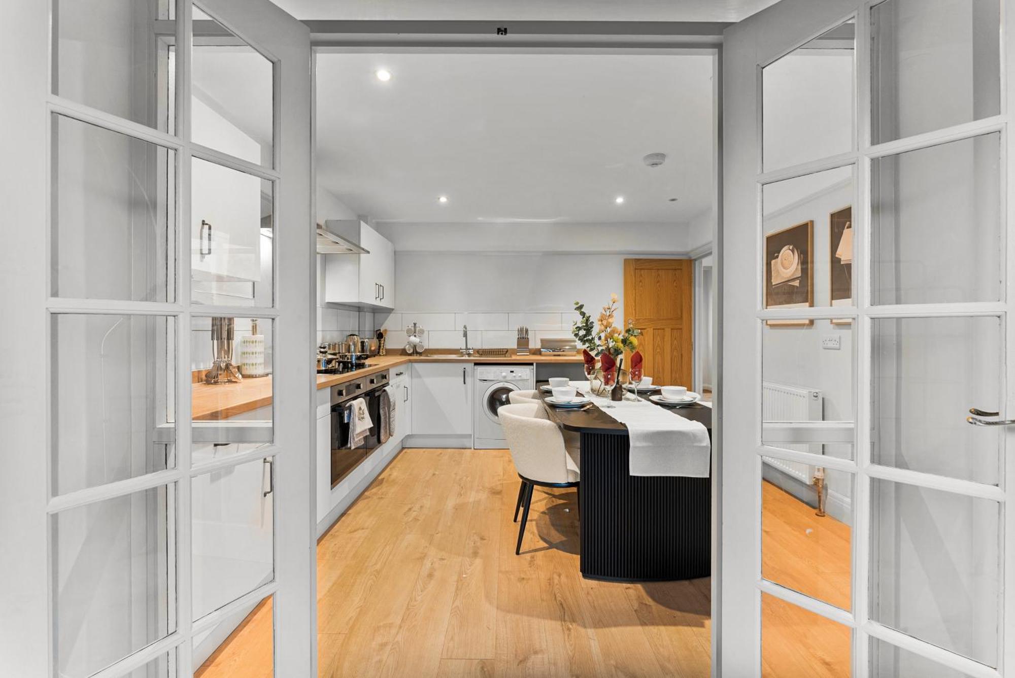 Stylish Boutique Abode - Garden - Sleeps 11 *