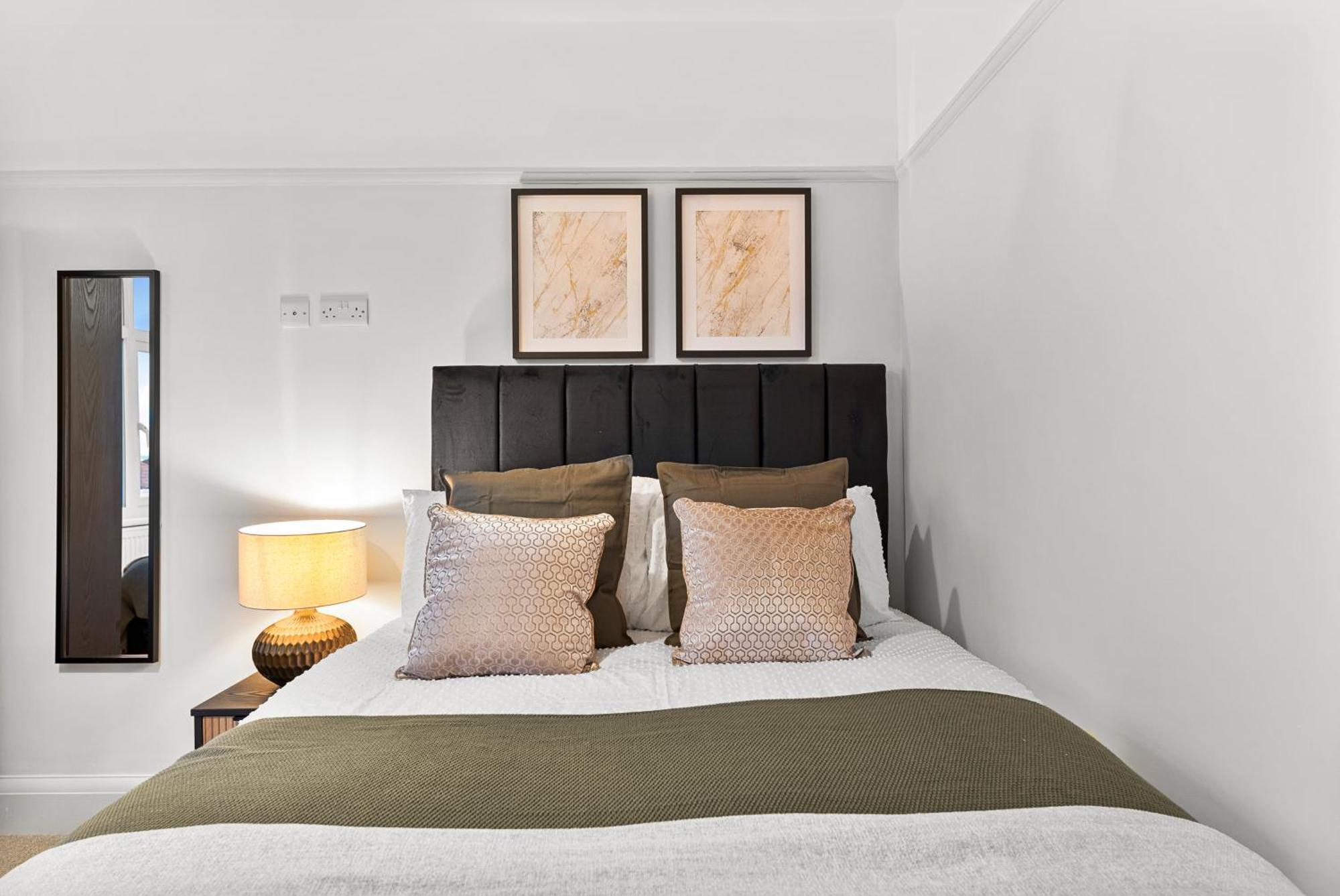 Stylish Boutique Abode - Garden - Sleeps 11 Bristol