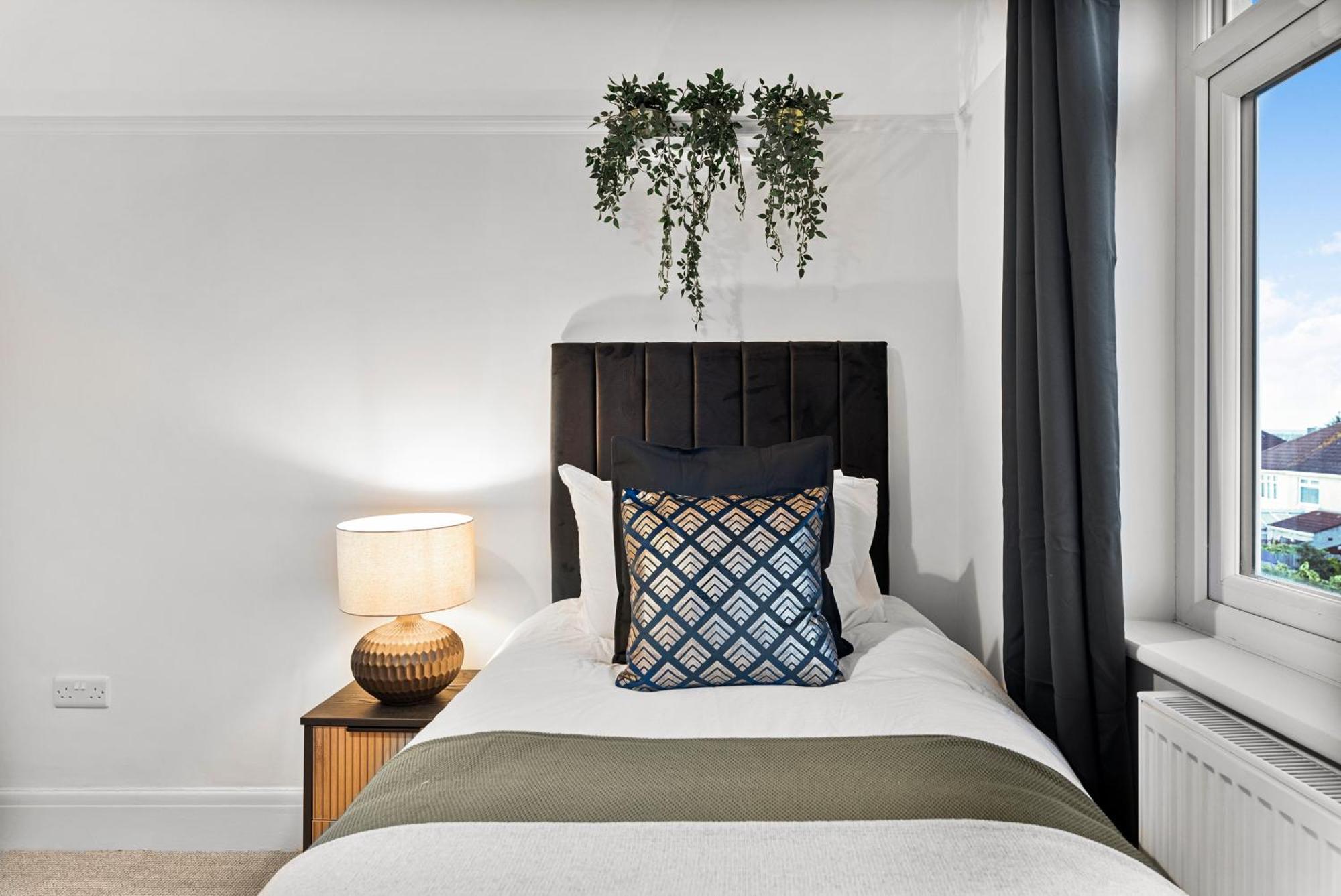 Holiday home Stylish Boutique Abode - Garden - Sleeps 11 Bristol