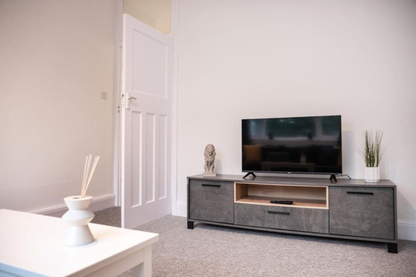 Downend Rd Contractors Long By Shortstayuk Apartment *