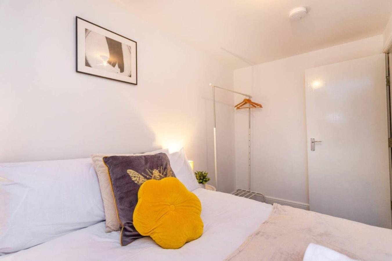 Sunnyside 2 - Contractor Long By Shortstayuk Bristol