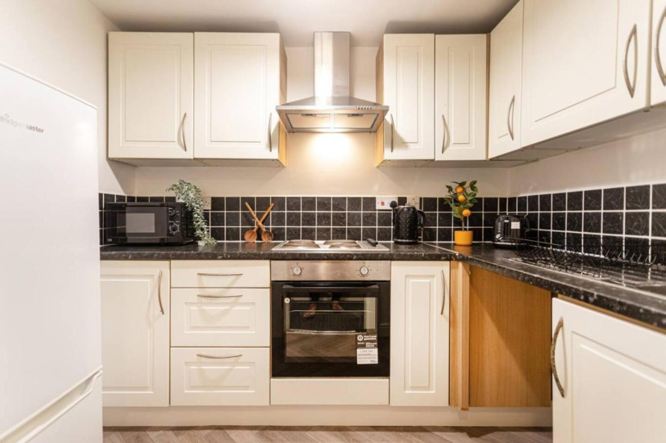 Sunnyside 2 - Contractor Long By Shortstayuk Bristol