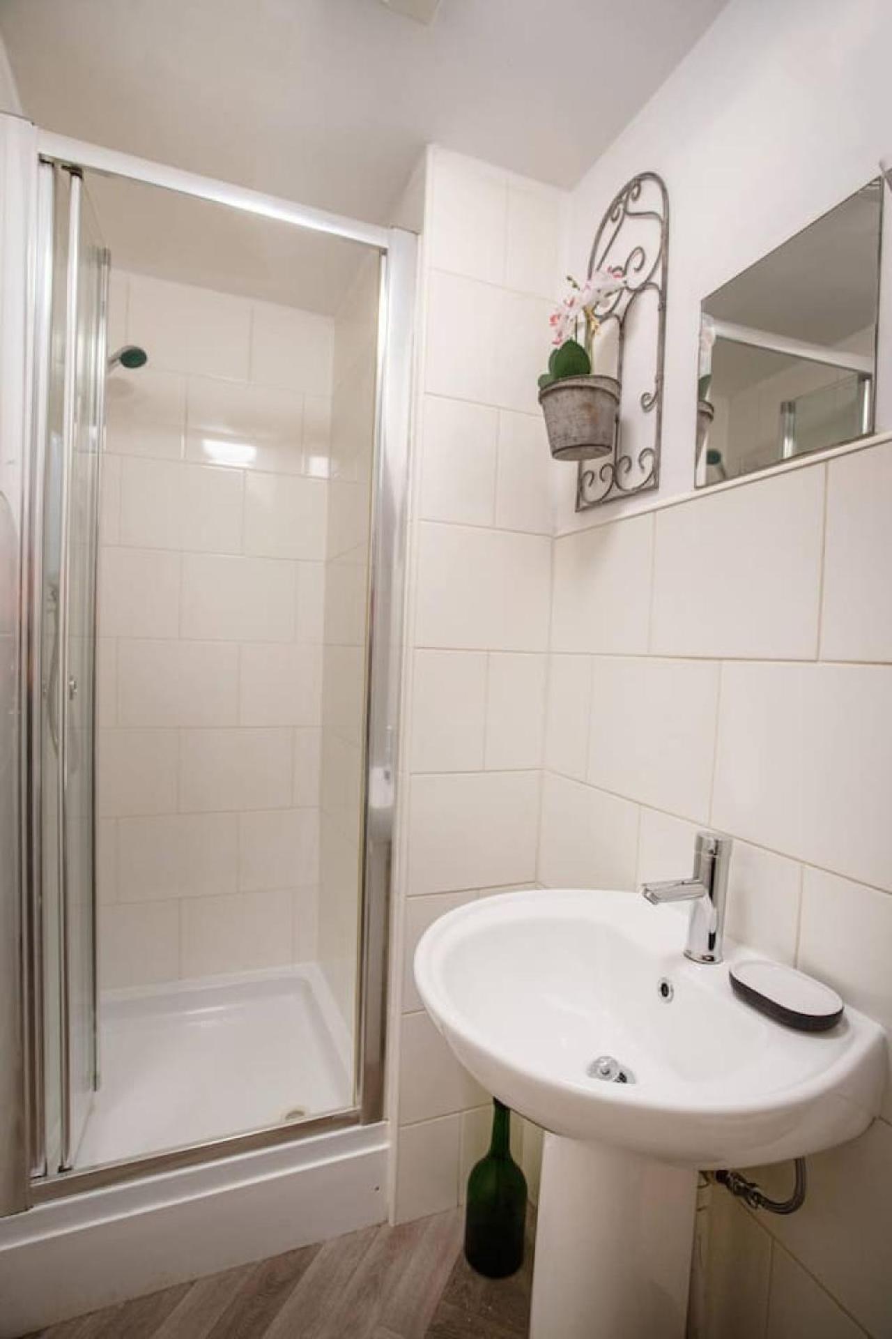 Sunnyside 2 - Contractor Long By Shortstayuk