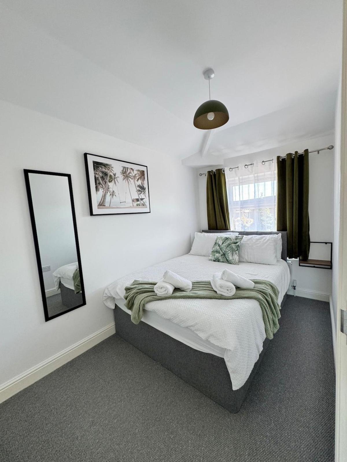 Holiday home Orchid S&n House 2 Bristol