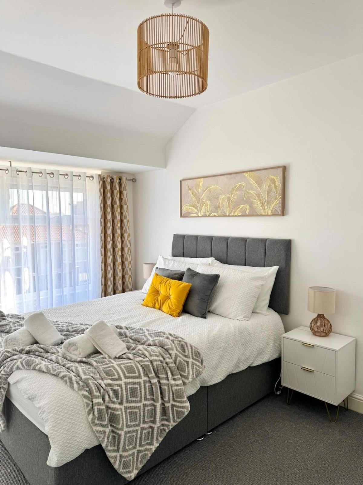 Orchid S&n House 2 * Bristol