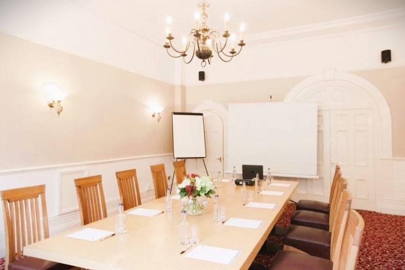 Victoria Square Clifton Village 3*