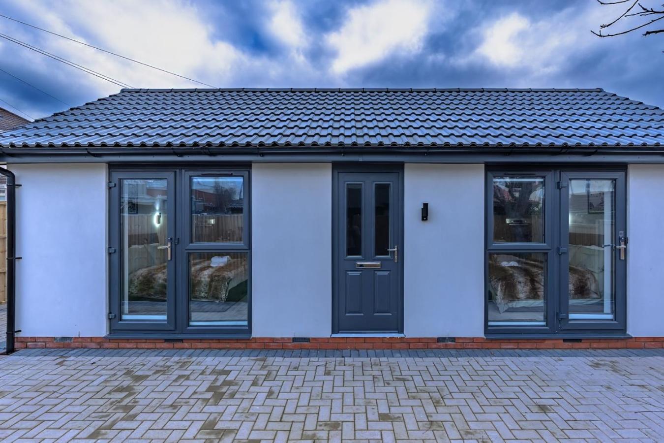 Balloon Residence: Modern Serviced