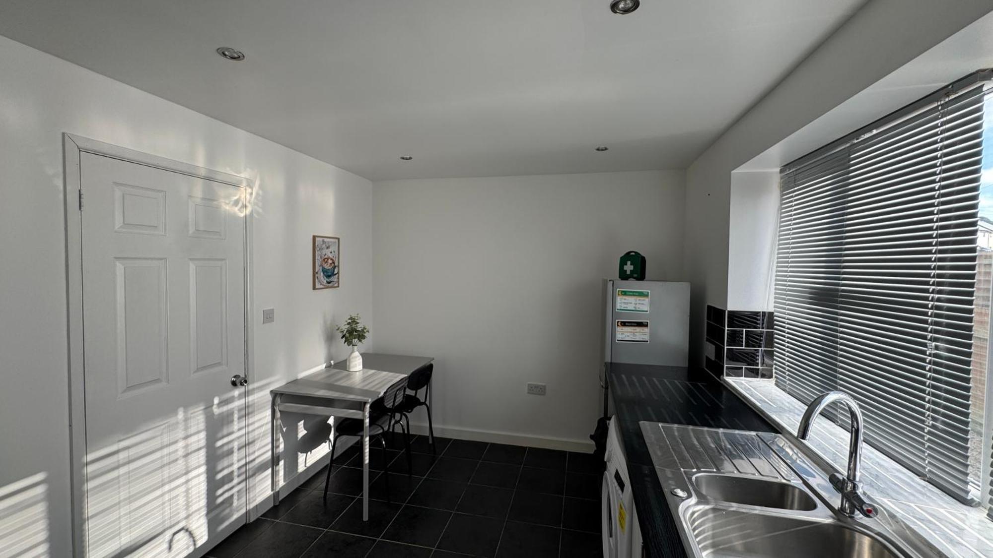 The Snug Shared House Guest house Bristol