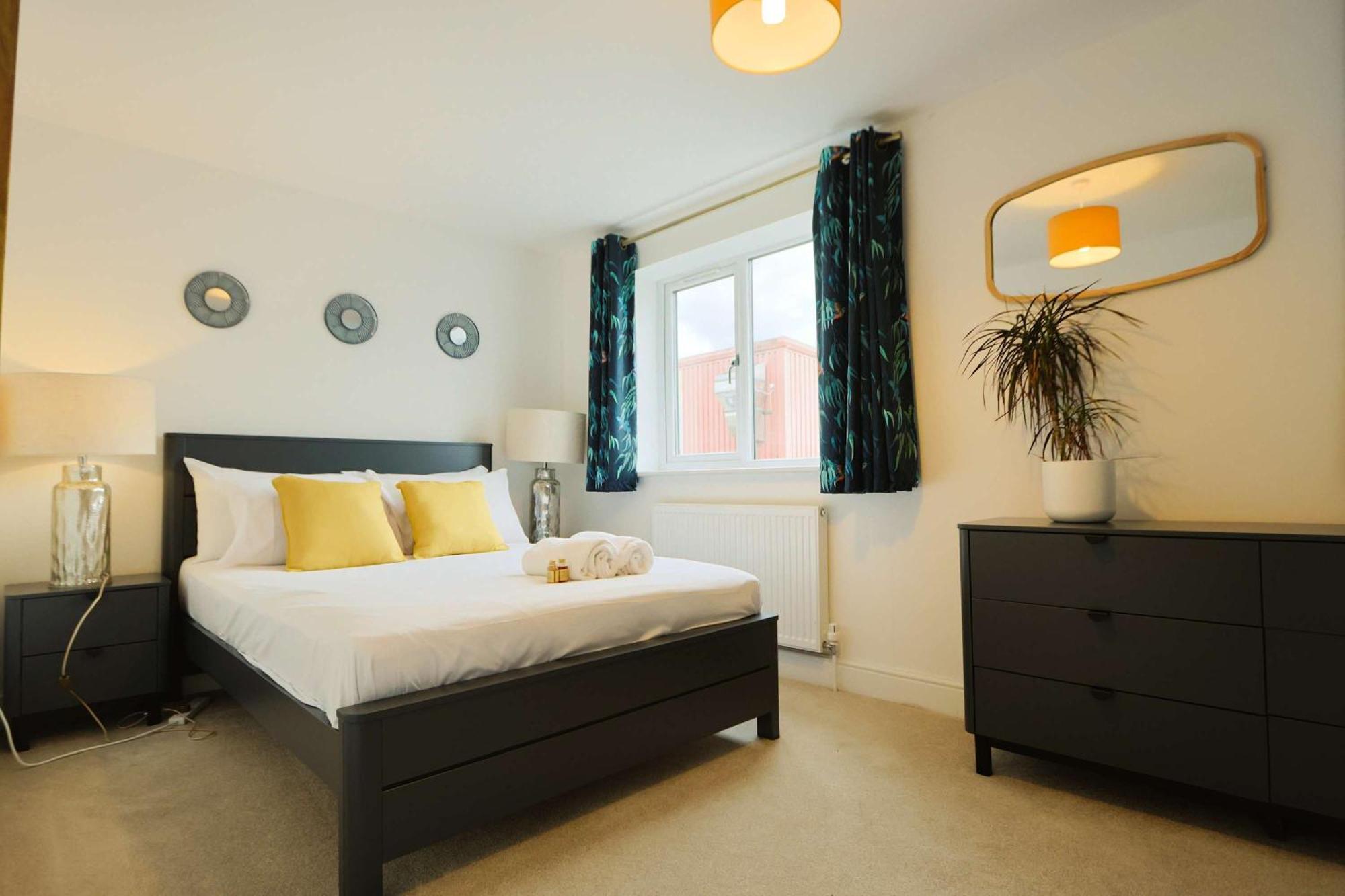 Three Bedroom House In Easton * Bristol