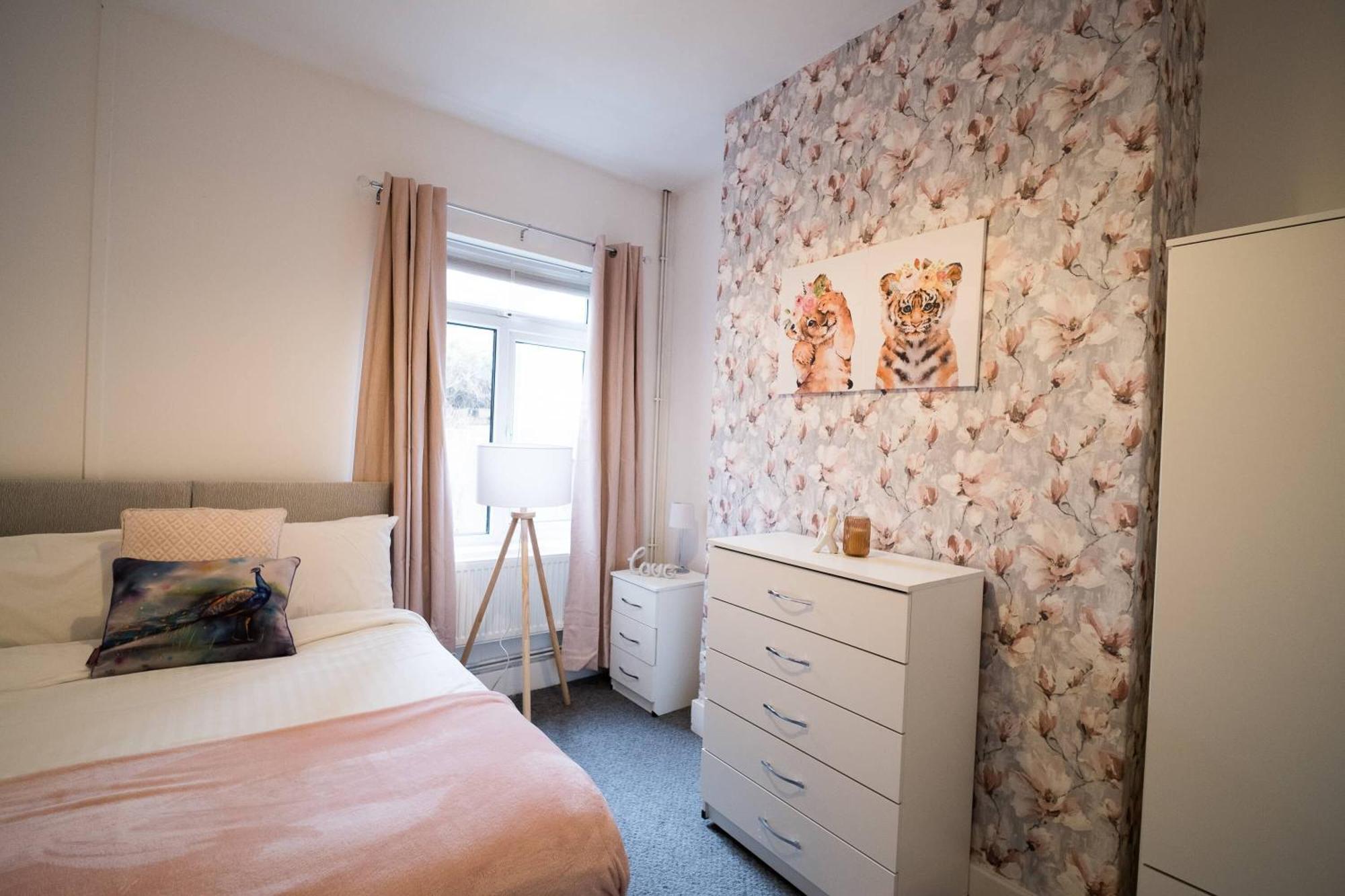 Lena St 3 Bedroom House Sleep 6- Long Stay Contractors-Free Parking Bristol