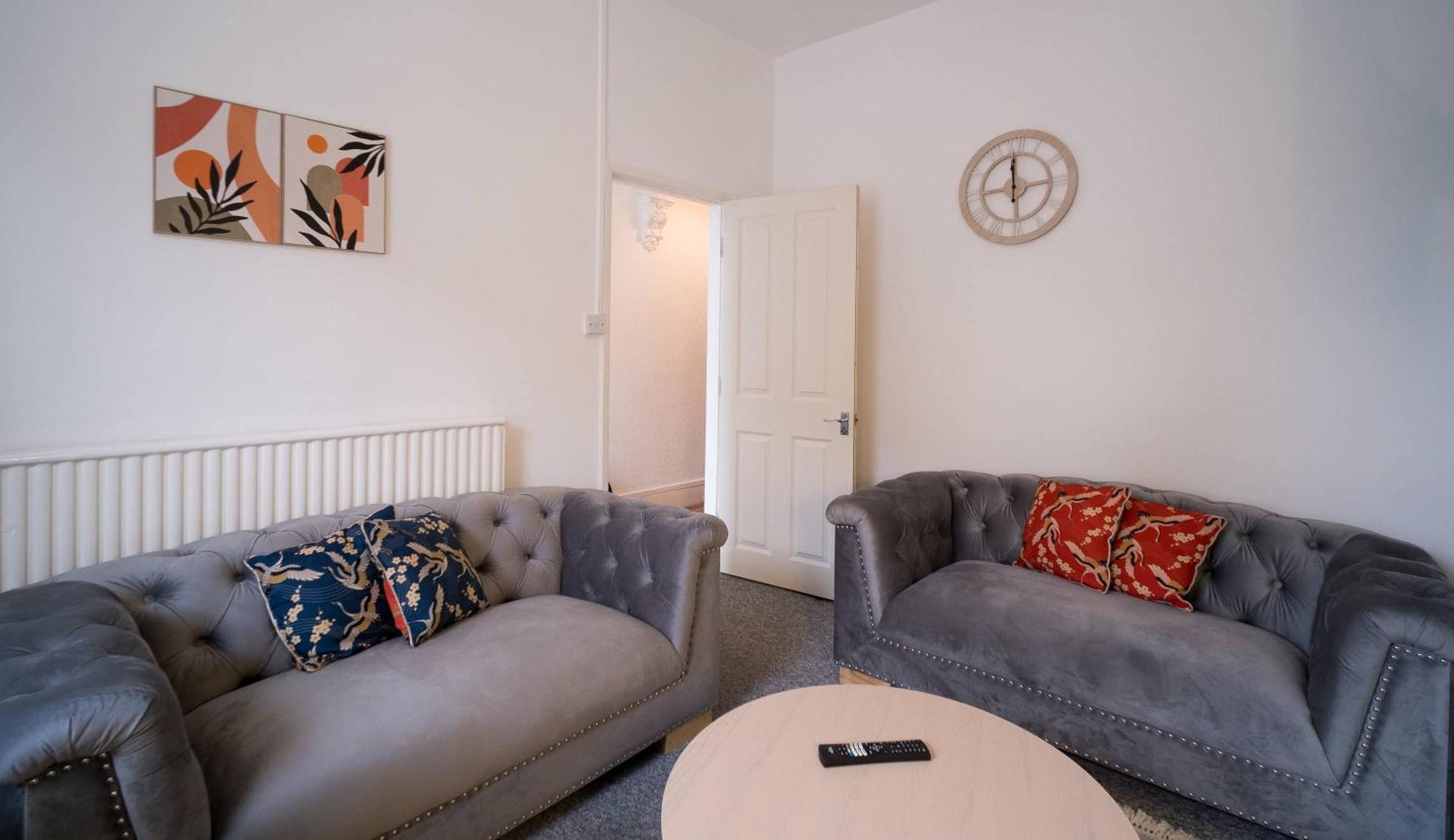 Lena St 3 Bedroom House Sleep 6- Long Stay Contractors-Free Parking Holiday home