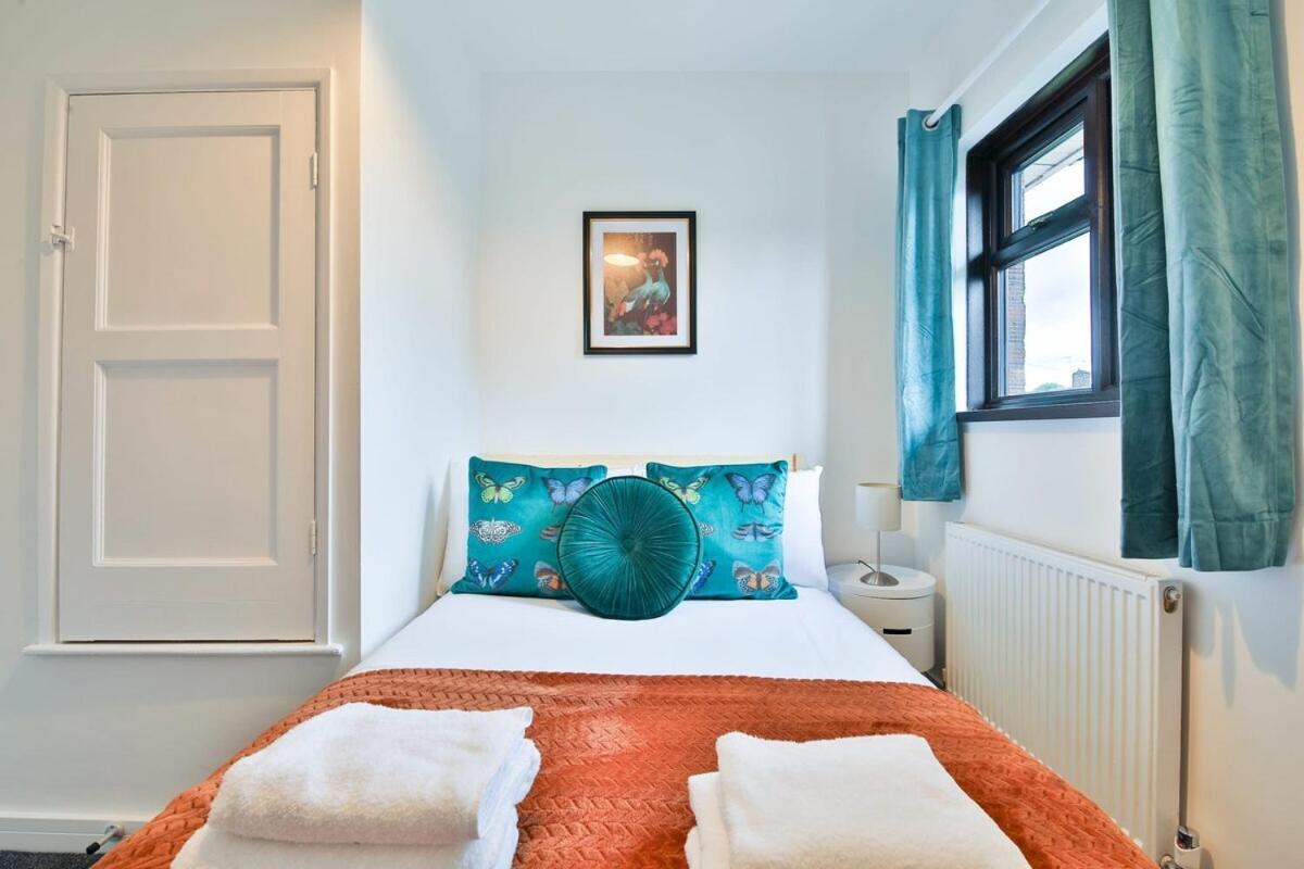 3 Bedroom Home By Littlepiggyrentals Short Lets & Serviced Accommodation With Wifi & Free Parking
