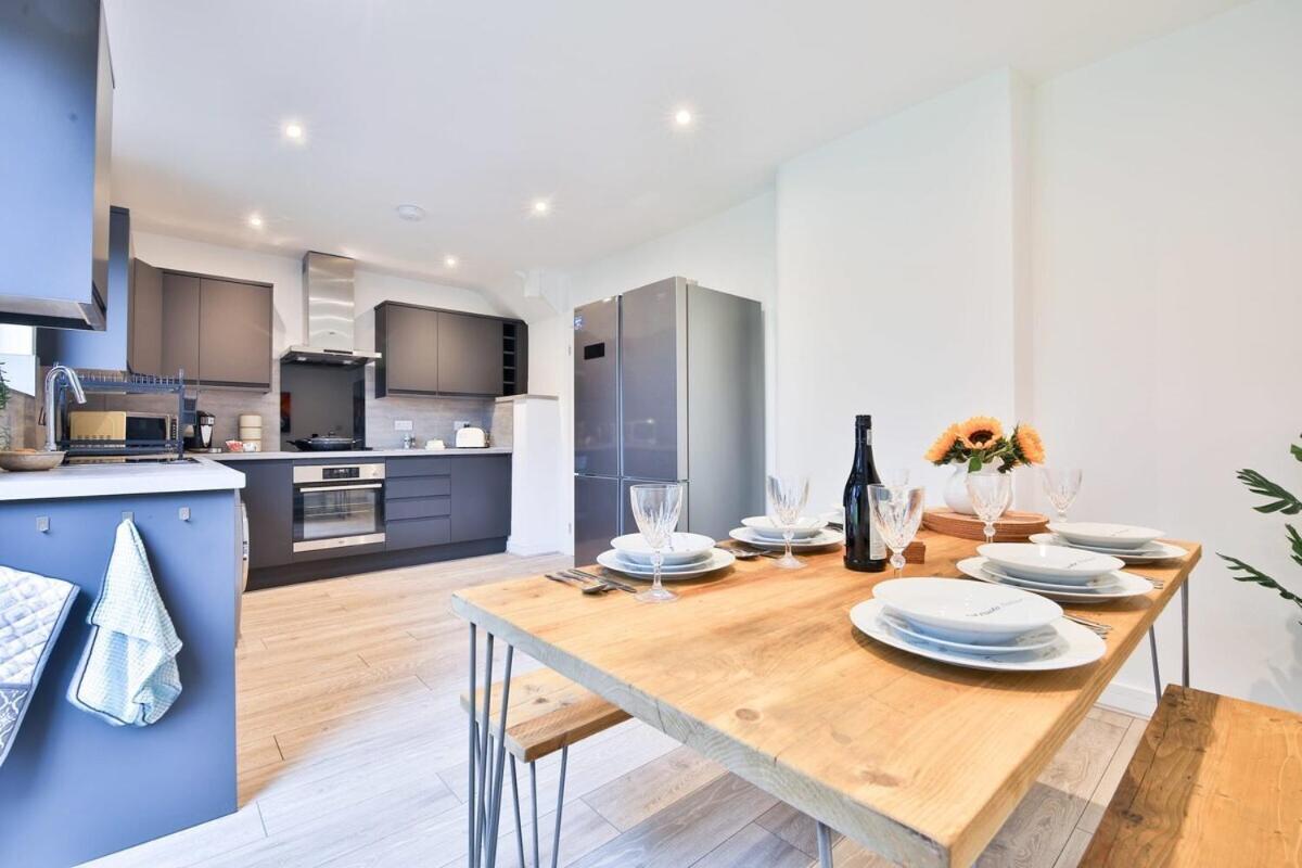 3 Bedroom Home By Littlepiggyrentals Short Lets & Serviced Accommodation With Wifi & Free Parking Holiday home